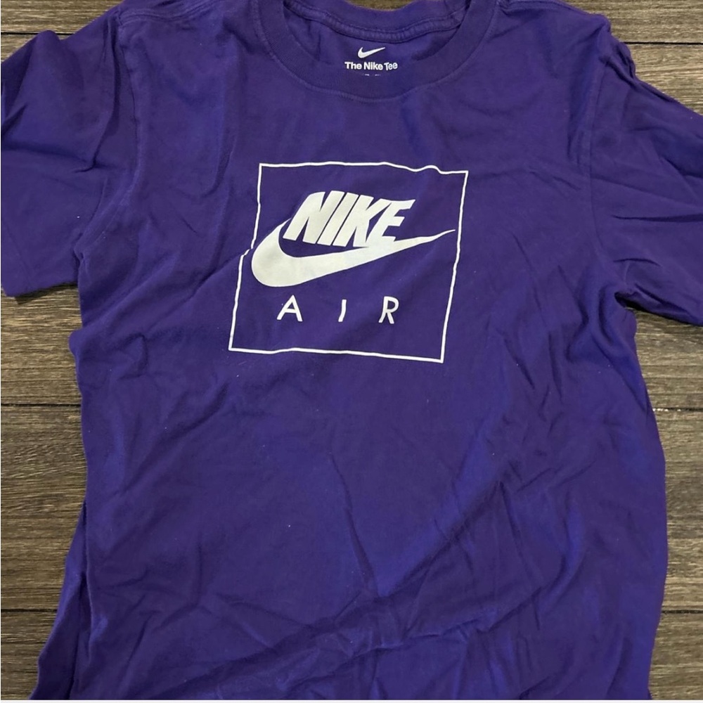 Nike Air Graphic Tee in Deep Purple
